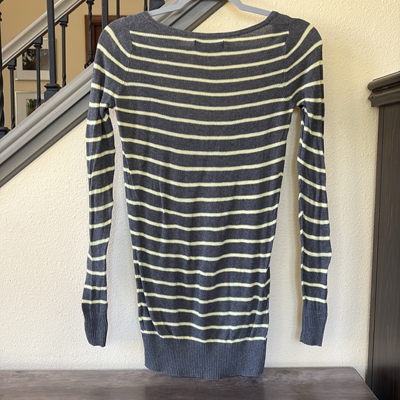 ⭐️Old Navy Gray and Yellow V Neck Tie Knit Sweater Size XS - Picture 6 of 12